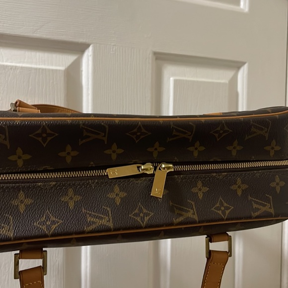 LOUIS VUITTON Cite Shoulder Bag - Picture 6 of 16